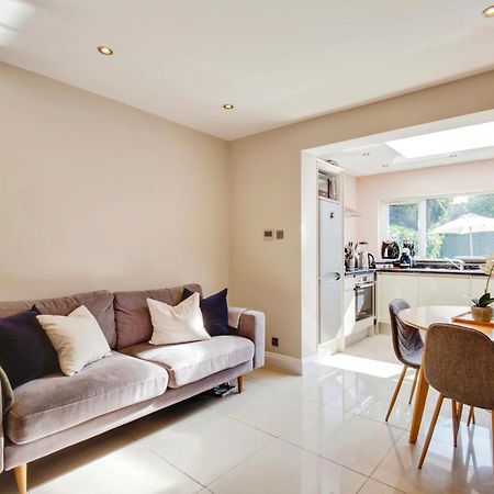Lovely 2 Bedroom Ground Floor Flat With Garden. London Kültér fotó