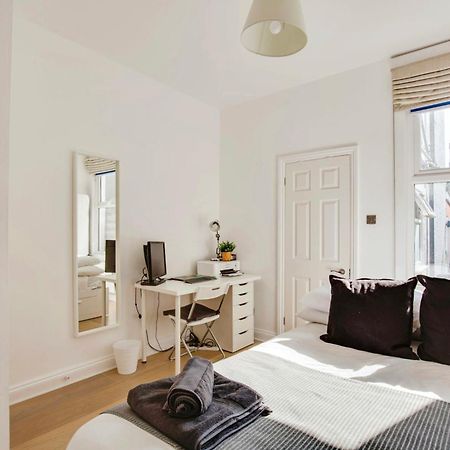 Lovely 2 Bedroom Ground Floor Flat With Garden. London Kültér fotó