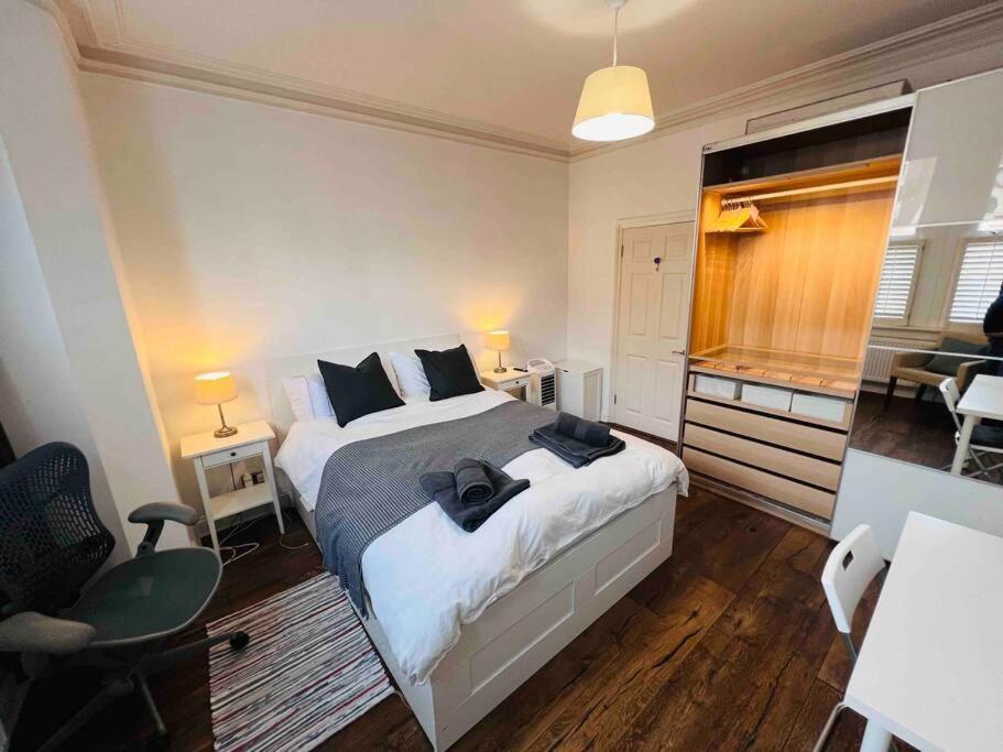 Lovely 2 Bedroom Ground Floor Flat With Garden. London Kültér fotó