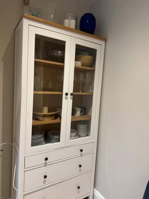 Lovely 2 Bedroom Ground Floor Flat With Garden. London Kültér fotó