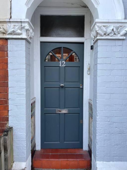 Lovely 2 Bedroom Ground Floor Flat With Garden. London Kültér fotó