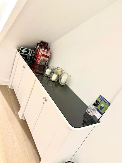 Lovely 2 Bedroom Ground Floor Flat With Garden. London Kültér fotó