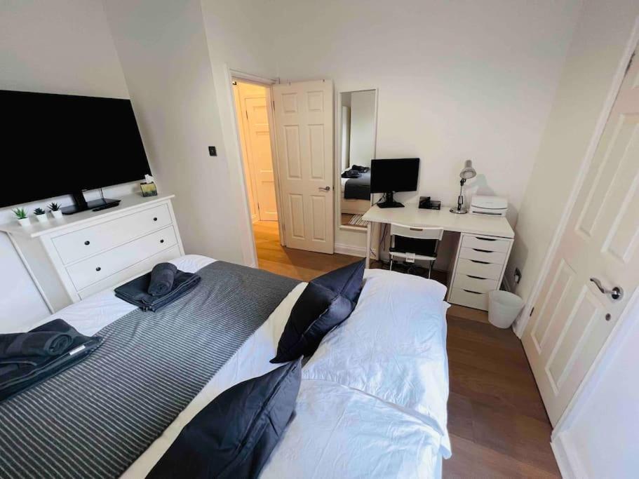 Lovely 2 Bedroom Ground Floor Flat With Garden. London Kültér fotó