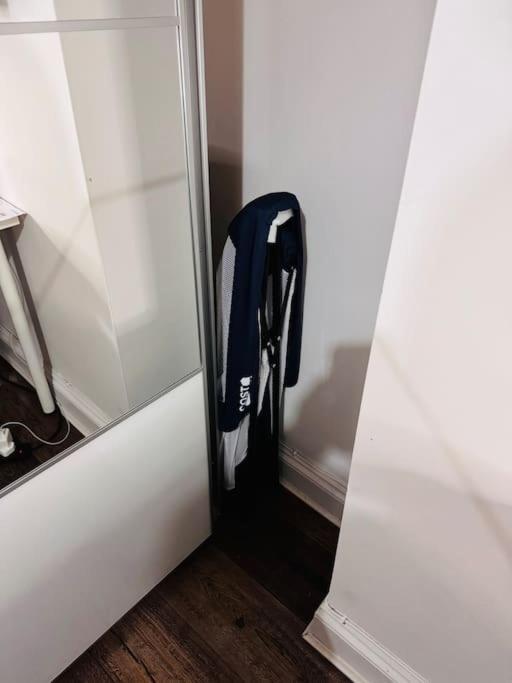 Lovely 2 Bedroom Ground Floor Flat With Garden. London Kültér fotó