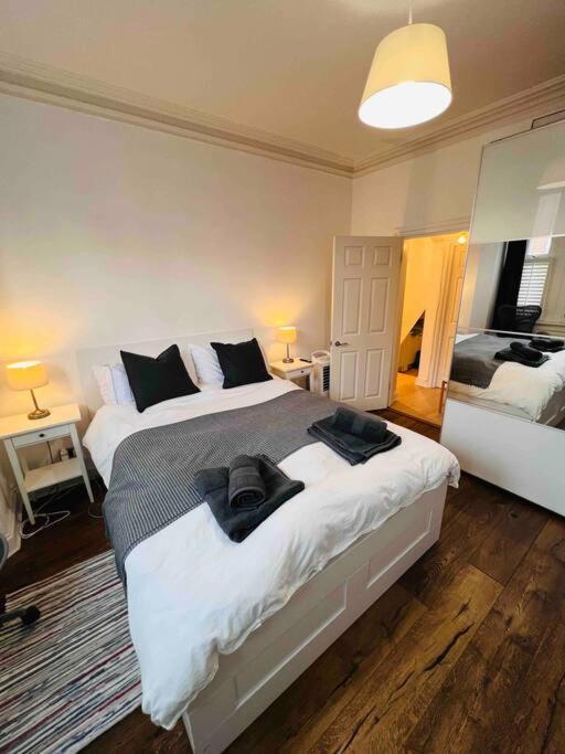 Lovely 2 Bedroom Ground Floor Flat With Garden. London Kültér fotó