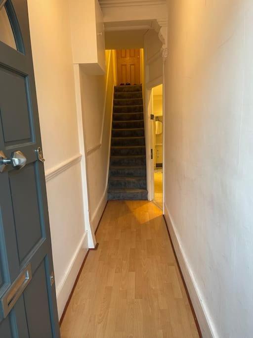 Lovely 2 Bedroom Ground Floor Flat With Garden. London Kültér fotó