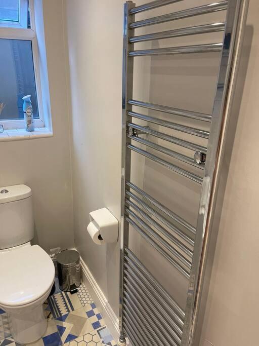 Lovely 2 Bedroom Ground Floor Flat With Garden. London Kültér fotó