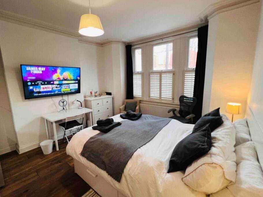 Lovely 2 Bedroom Ground Floor Flat With Garden. London Kültér fotó