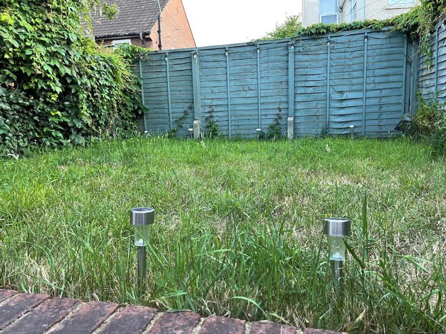 Lovely 2 Bedroom Ground Floor Flat With Garden. London Kültér fotó