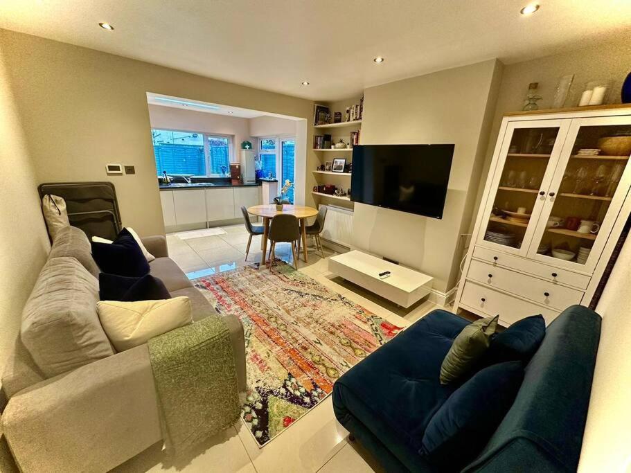 Lovely 2 Bedroom Ground Floor Flat With Garden. London Kültér fotó