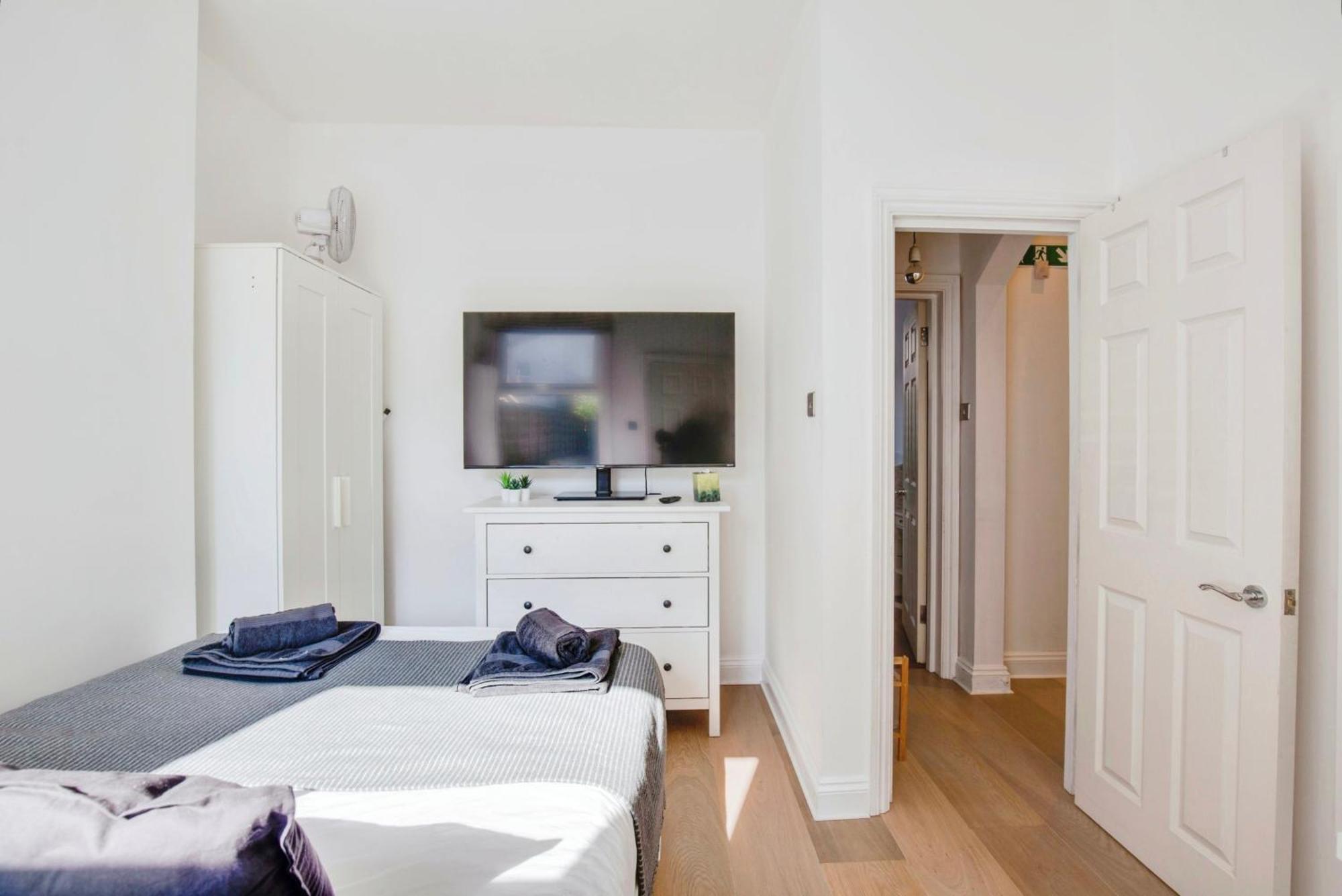 Lovely 2 Bedroom Ground Floor Flat With Garden. London Kültér fotó
