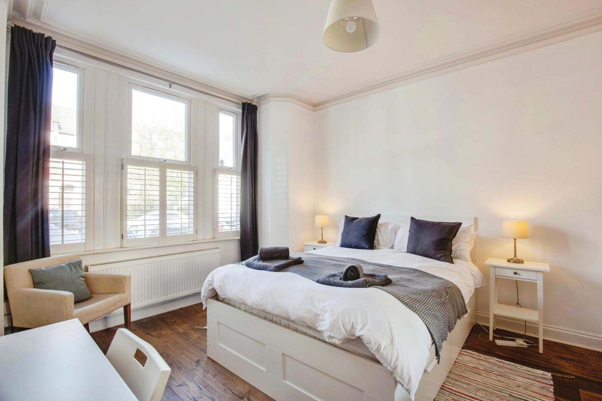 Lovely 2 Bedroom Ground Floor Flat With Garden. London Kültér fotó