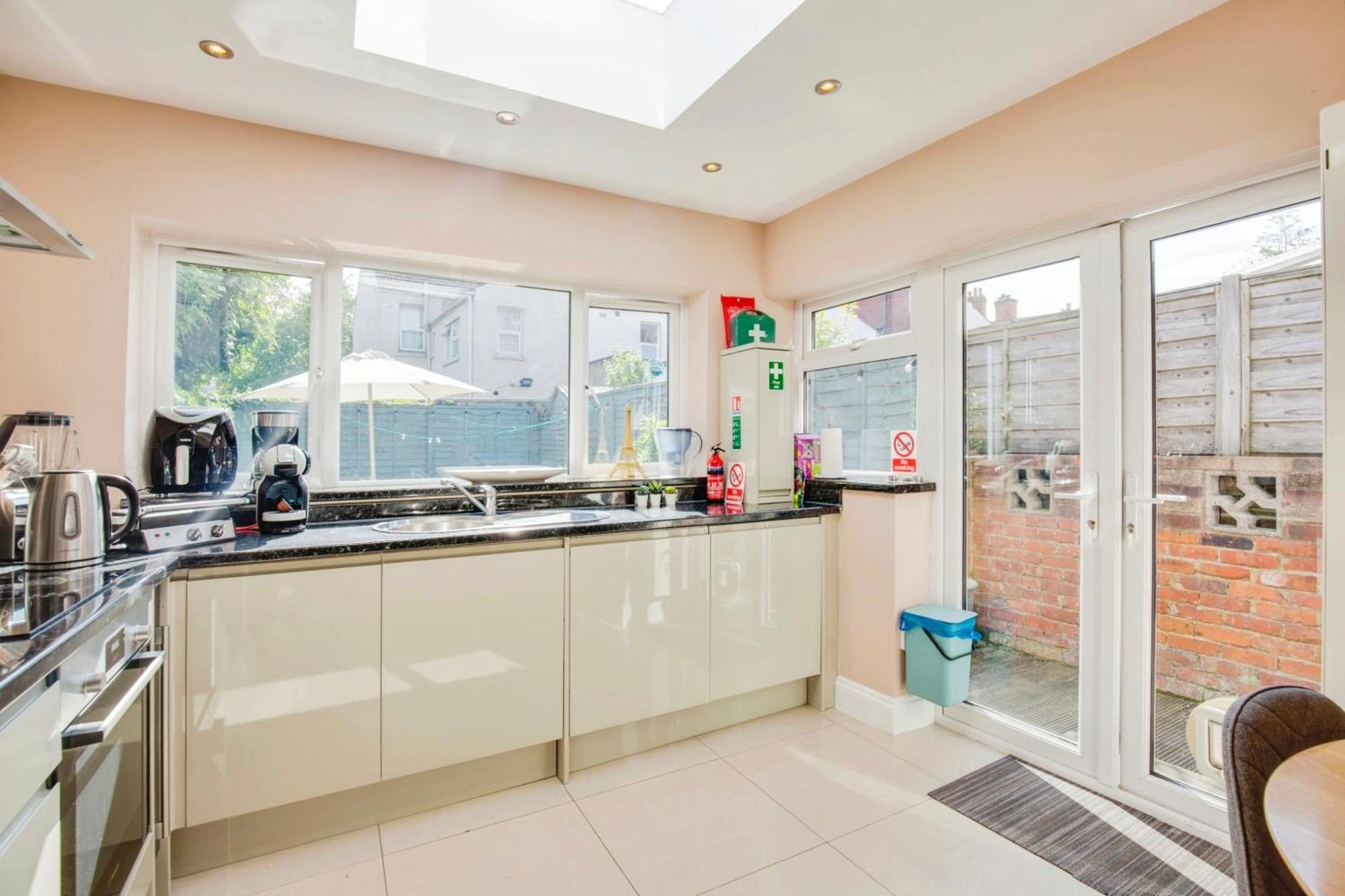 Lovely 2 Bedroom Ground Floor Flat With Garden. London Kültér fotó